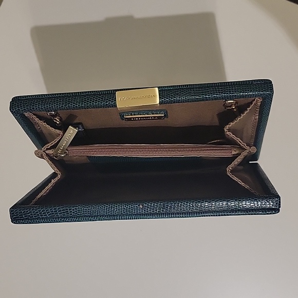 BCBG MAXAZRIA green leather clutch bag - Picture 4 of 9